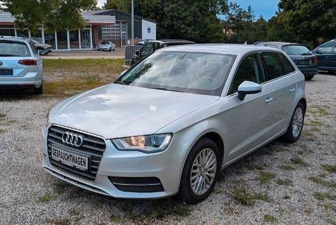 Silber Gebraucht 2014 Audi A3 Sportback Ambiente Kleinwagen | 9.990 € (Guter Preis) - Bild 1/4