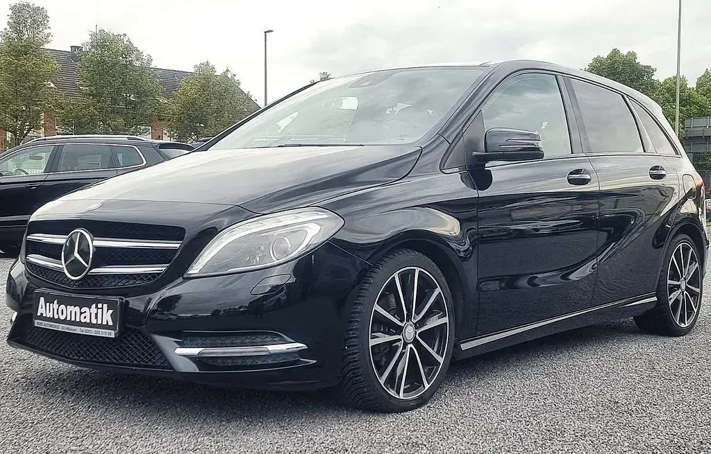 Gebraucht Mercedes B200 136 PS (100 kW) 2014 Schwarz Kleinwagen