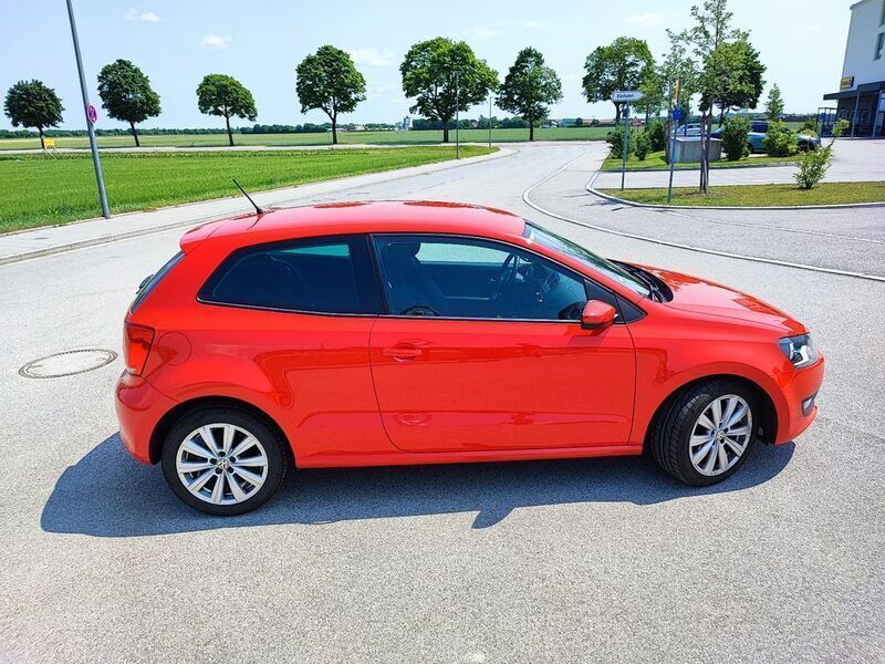 Rot Gebraucht 2011 VW Polo Comfortline Limousine | 3.699 € (Guter Preis) - Bild 1/4