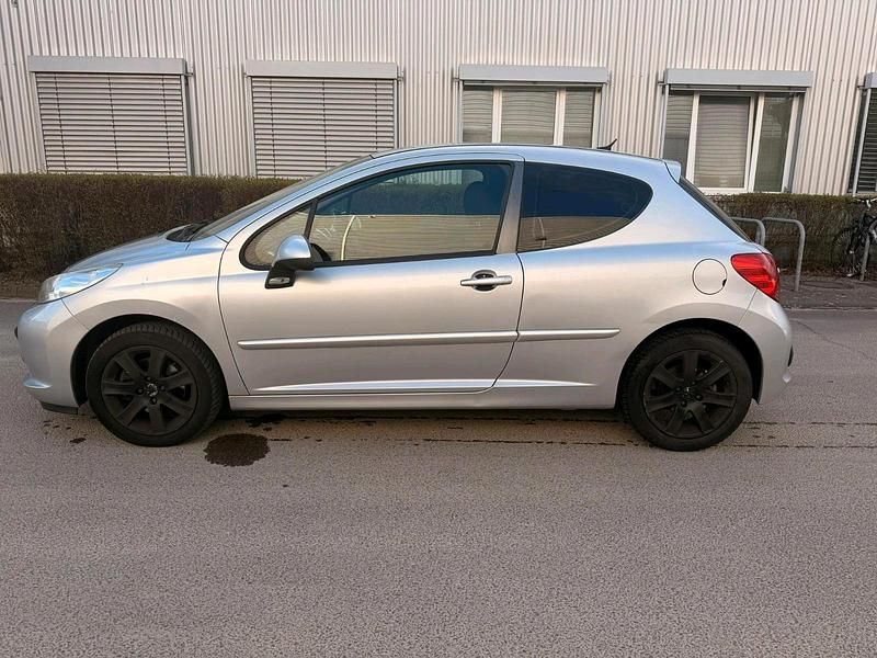Gebraucht Peugeot 207 120 PS (88 kW) 2008 Silber Kleinwagen