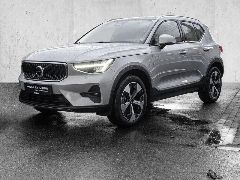 Gebraucht Volvo XC40 Core 163 PS (119 kW) 2024 Silver dawn / metallic SUV