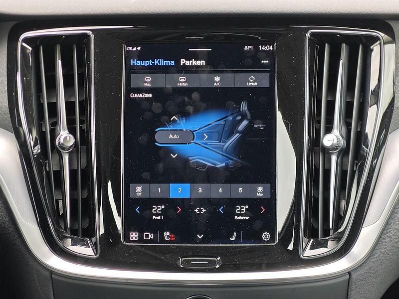 Gebraucht Volvo V60 398 PS (292 kW) 2023 Platinum grey / metallic Kombi