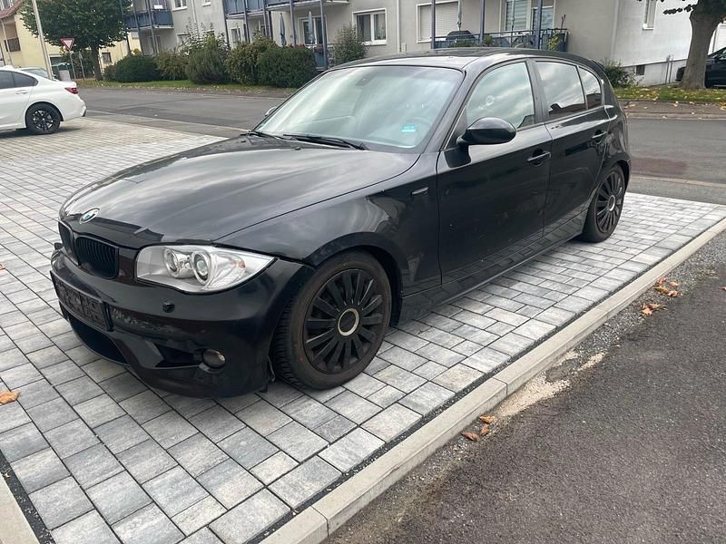 Schwarz Gebraucht 2006 BMW 118 Kleinwagen | 2.100 € (Guter Preis) - Bild 1/4