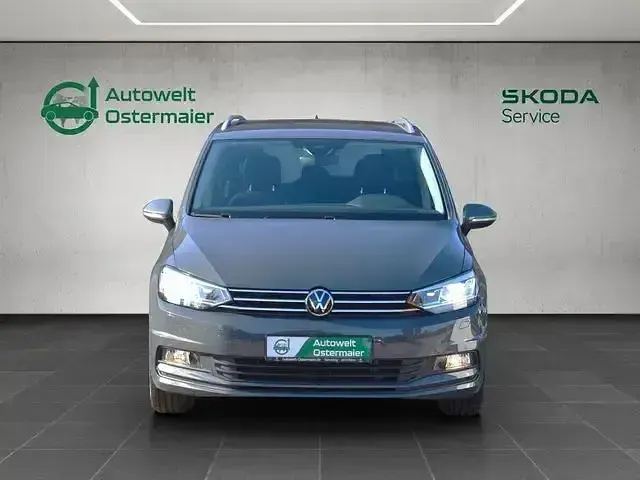 Gebraucht VW Touran Comfortline 122 PS (89 kW) 2023 Delfingrau metallic Van / Kleinbus