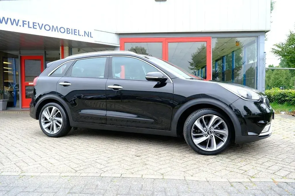 Gebraucht Kia Niro First Edition 105 PS (77 kW) 2017 Schwarz SUV