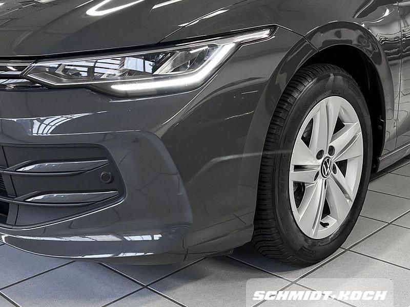 Gebraucht VW Golf VIII Life 116 PS (85 kW) 2024 Grau Limousine