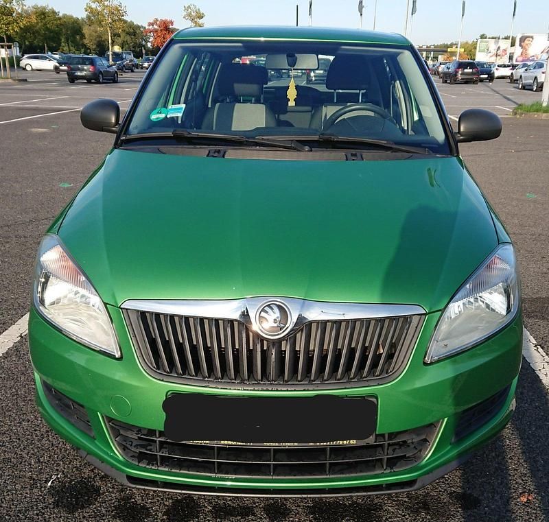 Grün Gebraucht 2014 Skoda Fabia Kleinwagen | 3.950 € - Bild 1/4