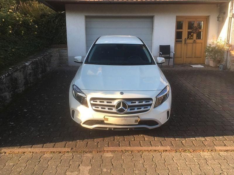 Gebraucht Mercedes GLA200 136 PS (100 kW) 2017 Weiß SUV
