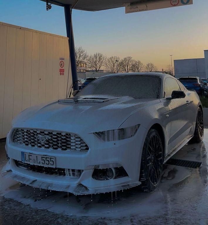 Weiß Gebraucht 2016 Ford Mustang Coupé | 20.999 € (Fairer Preis) - Bild 1/4