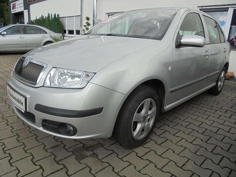 Silber Gebraucht 2007 Skoda Fabia Cool Edition Limousine | 2.000 € (Fairer Preis) - Bild 1/4