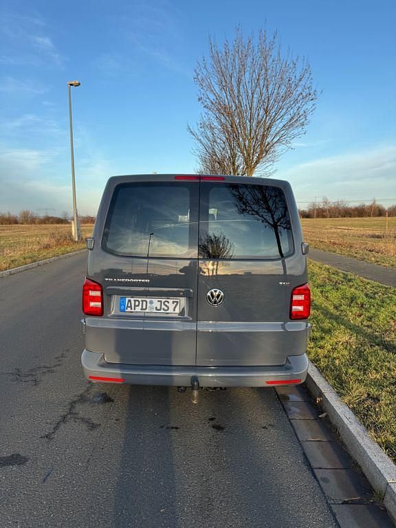 Gebraucht VW Transporter 150 PS (110 kW) 2018 Grau Van