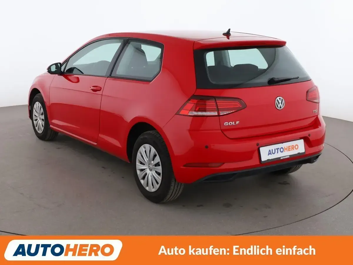 Gebraucht VW Golf VII Trendline 86 PS (63 kW) 2017 Rot Limousine