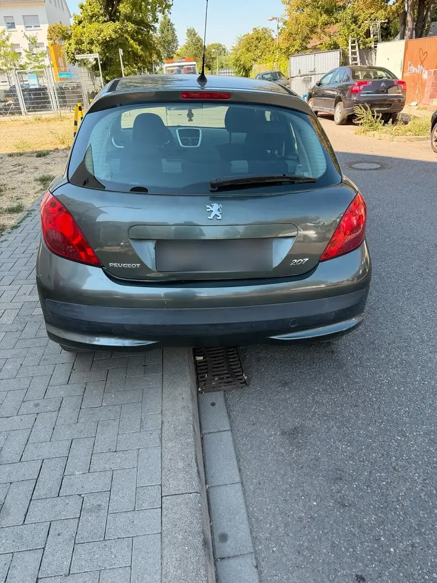 Gebraucht Peugeot 207 95 PS (69 kW) 2009 Grau Kleinwagen