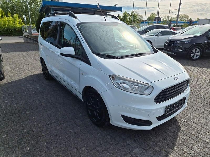 Gebraucht Ford Tourneo Courier Trend 101 PS (74 kW) 2015 Weiß Van / Kleinbus