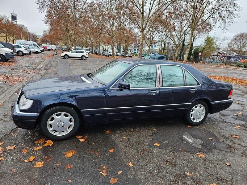 Blau Gebraucht 1995 Mercedes S320 Limousine | 8.800 € - Bild 1/4