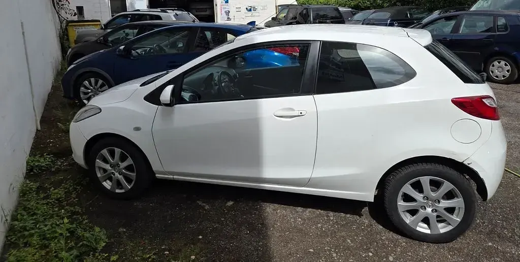 Gebraucht Mazda 2 Impuls 75 PS (55 kW) 2009 Weiß Kleinwagen