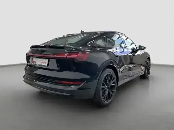 Używany Audi e-tron Advanced 230 kW (313 KM) 2022 Czarny SUV