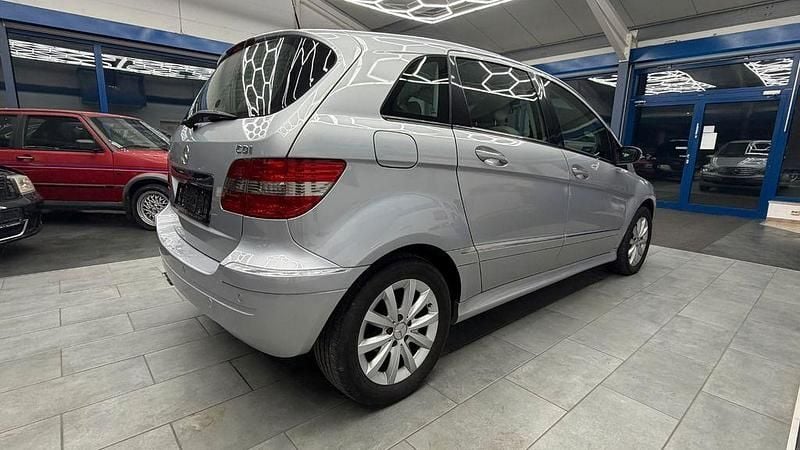 Gebraucht Mercedes B180 109 PS (80 kW) 2007 Silber Van / Kleinbus