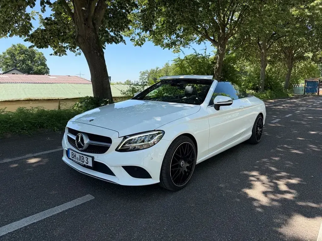 Gebraucht Mercedes C220 194 PS (142 kW) 2019 Weiß Cabrio