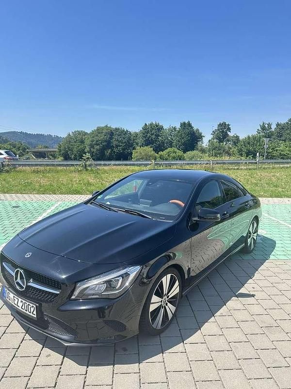 Schwarz Gebraucht 2018 Mercedes CLA200 Limousine | 16.600 € (Fairer Preis) - Bild 1/4