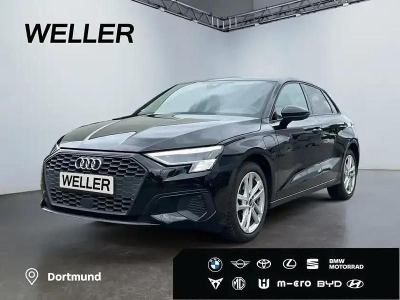 Brilliant black (schwarz) Gebraucht 2022 Audi A3 e-tron Comfort Kleinwagen | 25.990 € (Fairer Preis) - Bild 1/3