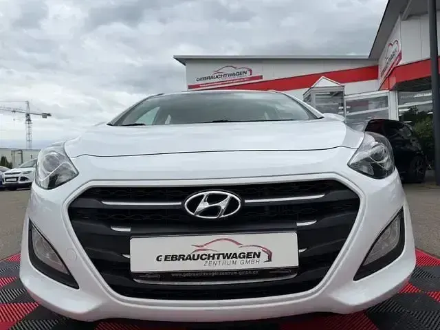 Gebraucht Hyundai i30 Trend 110 PS (80 kW) 2017 Weiß Kombi