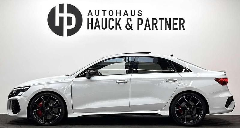 Gebraucht Audi RS3 Ambiente 400 PS (294 kW) 2022 Gletscherweiß metallic Limousine