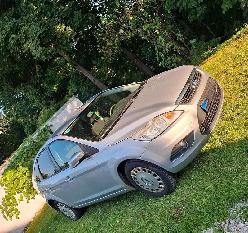 Silber Gebraucht 2008 Ford Focus Limousine | 750 € (Guter Preis) - Bild 1/4