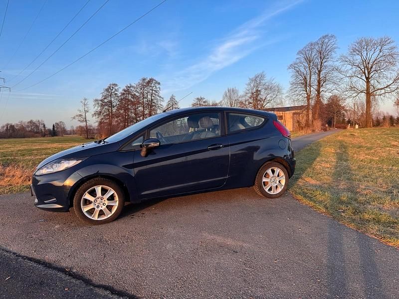 Gebraucht Ford Fiesta 60 PS (44 kW) 2011 Blau Kleinwagen
