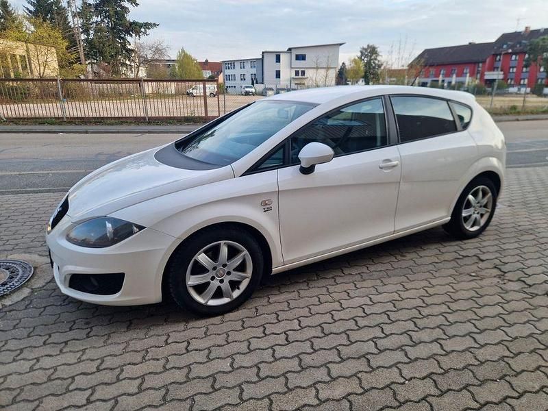 Second-hand Seat Leon 105 CP (77 kW) 2011 Alb Hatchback