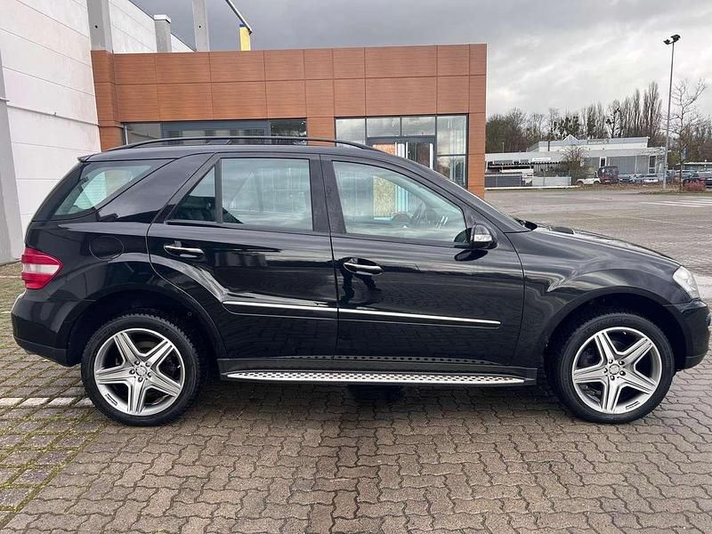 Gebraucht Mercedes ML280 AMG 190 PS (139 kW) 2010 Obsidianschwarz  metalliclack SUV