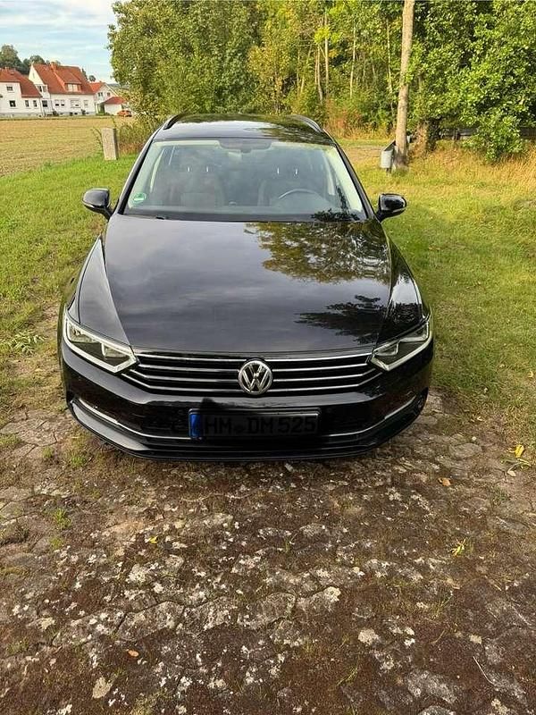 Schwarz Gebraucht 2018 VW Passat Comfortline Kombi | 16.999 € (Fairer Preis) - Bild 1/4