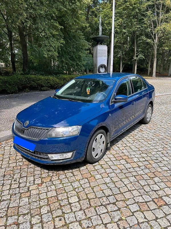Blau Gebraucht 2013 Skoda Rapid Limousine | 5.990 € (Fairer Preis) - Bild 1/4