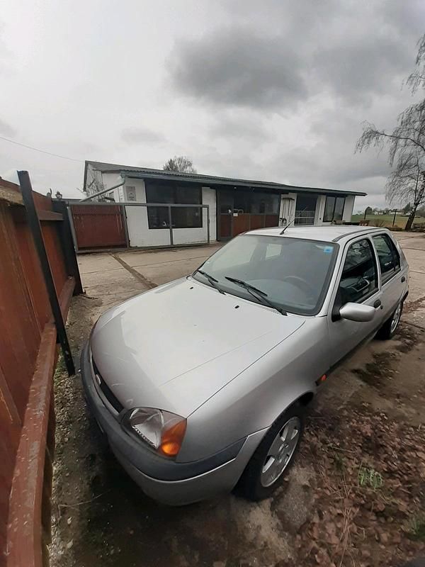 Gebraucht Ford Fiesta 2001 Silber Kleinwagen