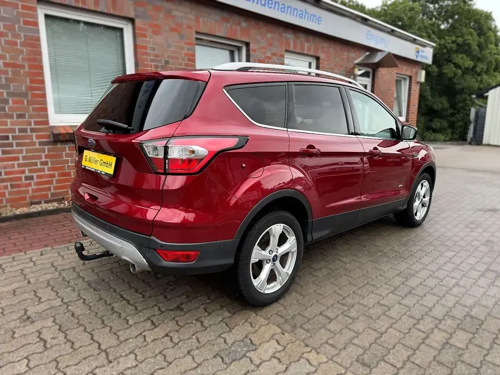 Gebraucht Ford Kuga Titanium 179 PS (131 kW) 2018 Rot SUV