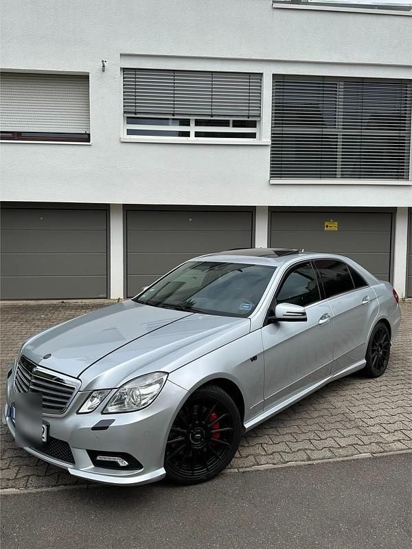 Silber Gebraucht 2010 Mercedes E500 AMG Limousine | 17.800 € - Bild 1/2