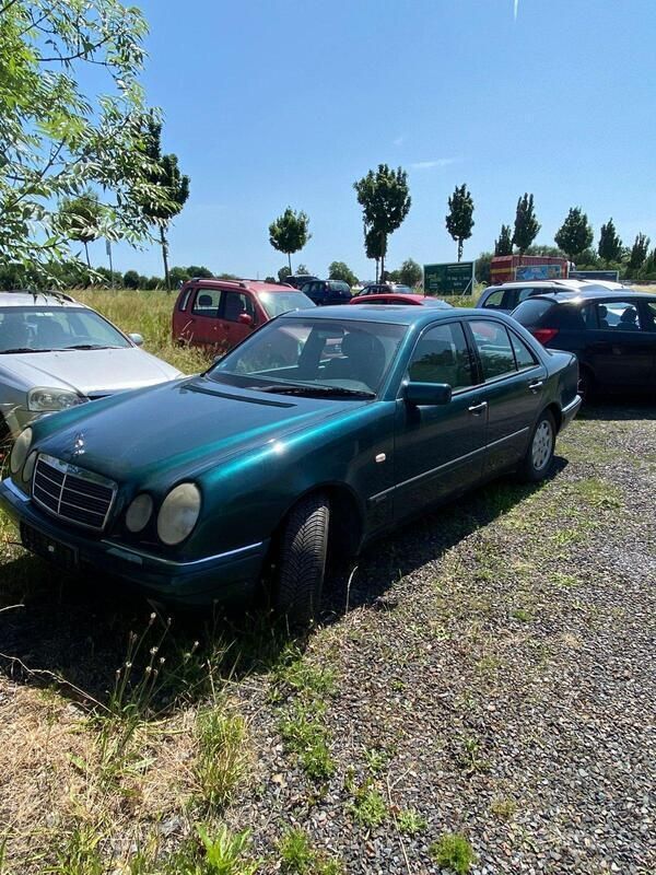Gebraucht 1998 Mercedes E200 Limousine | 1.700 € (Fairer Preis) - Bild 1/4