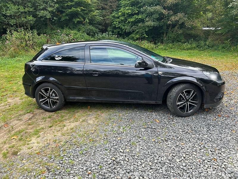 Gebraucht Opel Astra GTC 115 PS (84 kW) 2007 Schwarz Kleinwagen