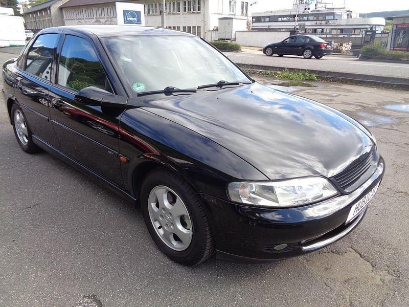 Gebraucht Opel Vectra Edition 101 PS (74 kW) 1999 Schwarz Limousine