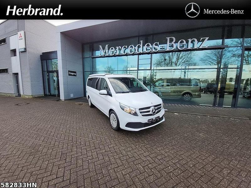 Weiß Gebraucht 2023 Mercedes V250 Van / Kleinbus | 59.999 € (Fairer Preis) - Bild 1/4