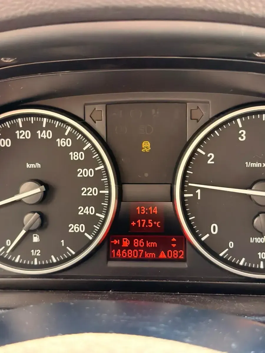 Gebraucht BMW 318 143 PS (105 kW) 2011 Grau Kombi