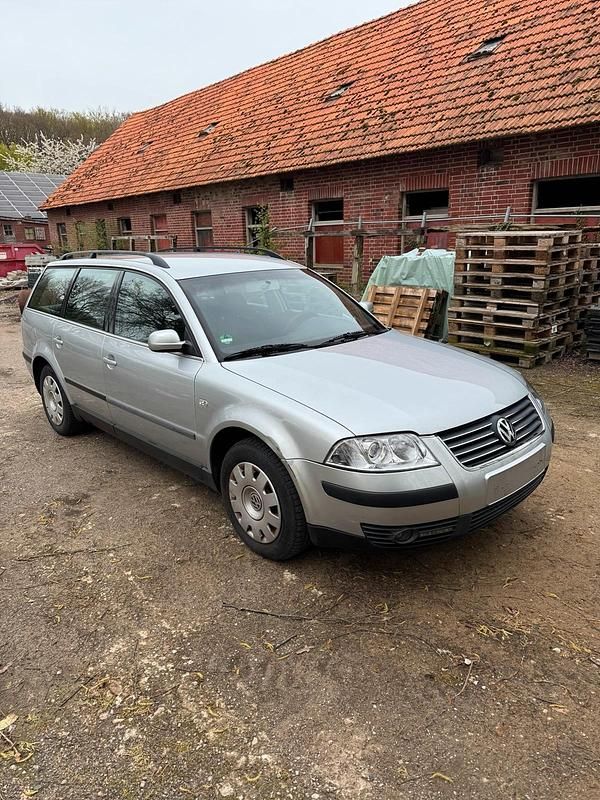 Gebraucht VW Passat 116 PS (85 kW) 2002 Silber Kombi
