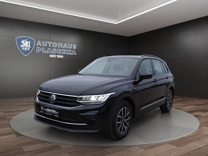 Deep black perleffekt (schwarz) Gebraucht 2023 VW Tiguan SUV | 30.949 € (Guter Preis) - Bild 1/4