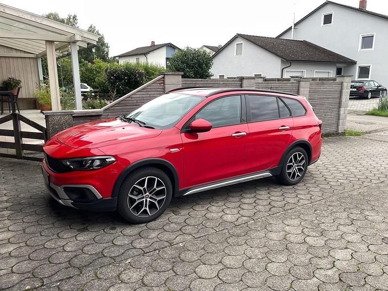 Gebraucht Fiat Tipo Cross 131 PS (96 kW) 2023 Rot Kombi