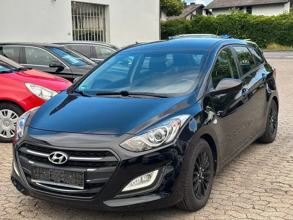 Gebraucht Hyundai i30 Trend 136 PS (100 kW) 2016 Schwarz Limousine