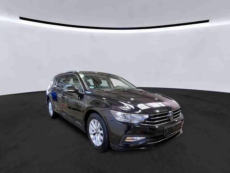 Gebraucht VW Passat Business 150 PS (110 kW) 2023 Deep black Kombi