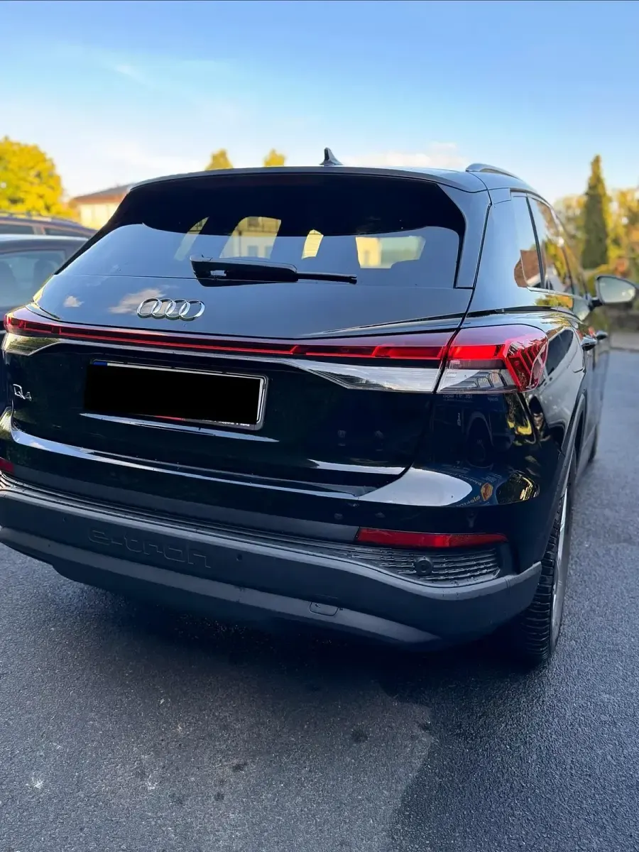 Używany Audi Q4 e-tron 125 kW (170 KM) 2022 Czarny SUV