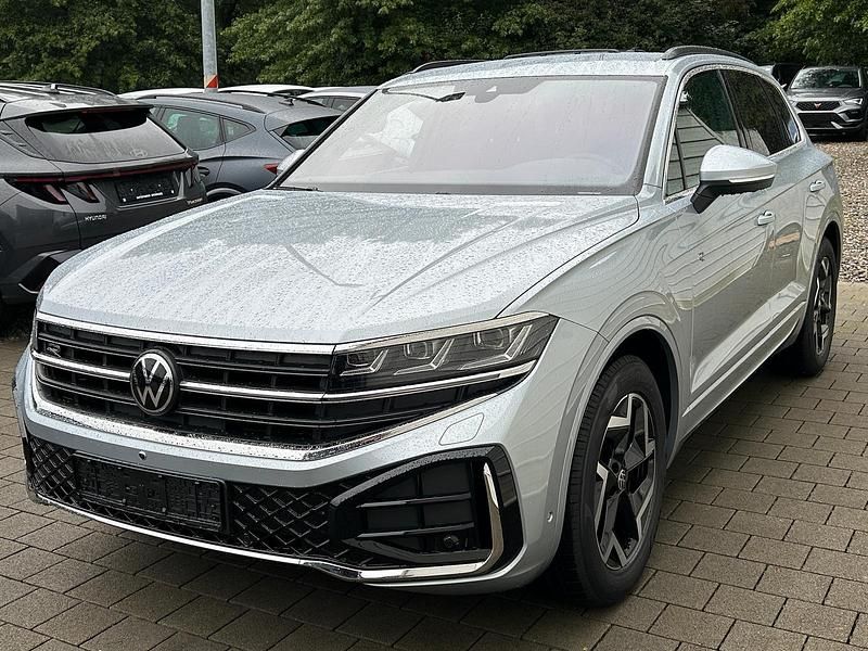 Gebraucht VW Touareg Elegance 286 PS (210 kW) 2024 Dolomite silver metallic SUV