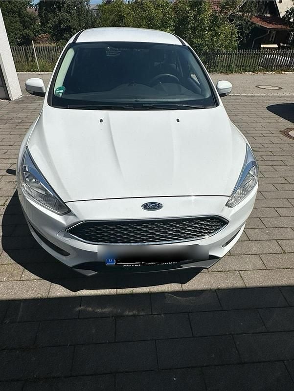 Weiß Gebraucht 2015 Ford Focus Kombi | 3.999 € (Superpreis) - Bild 1/4