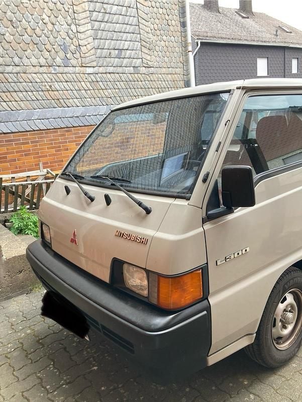 Gebraucht Mitsubishi L300 90 PS (66 kW) 1990 Beige Van / Kleinbus